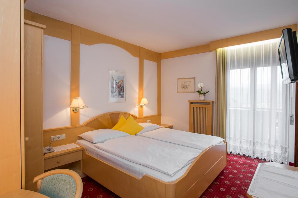 אפיאנו סולה סטרדה דל וינו Hotel Alexandres מראה חיצוני תמונה