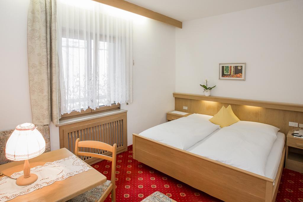 אפיאנו סולה סטרדה דל וינו Hotel Alexandres מראה חיצוני תמונה