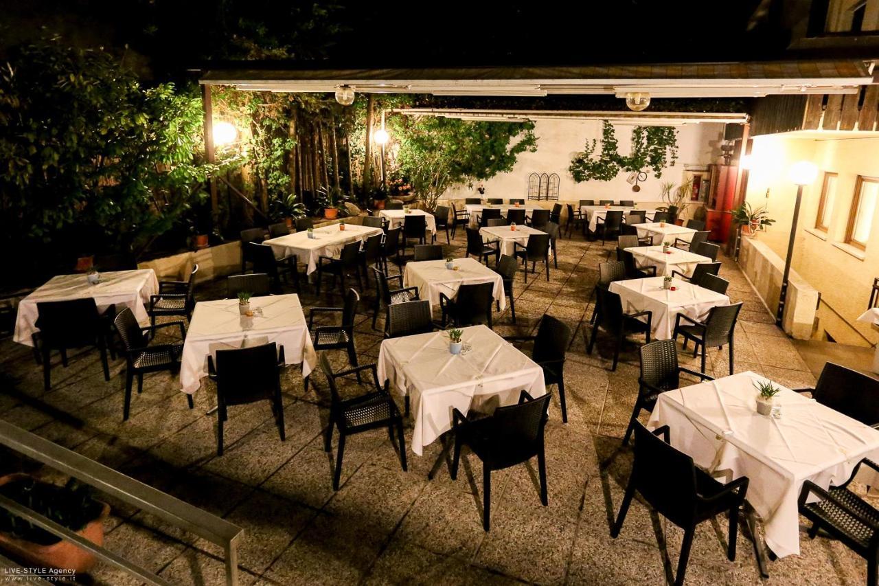 אפיאנו סולה סטרדה דל וינו Hotel Alexandres מראה חיצוני תמונה